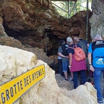 Visite commentée du site archéologique des grottes du Pape, accès rapide
