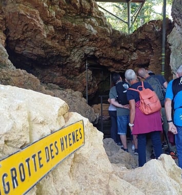 Visite commentée du site archéologique des grottes du Pape, accès rapide