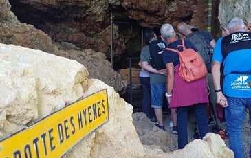 Visite commentée du site archéologique des grottes du Pape, accès rapide