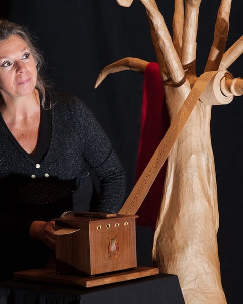 Saison culturelle // Ambassades du Conte : Rouge écharpe Florence Férin [Compagnie C’est-à-Dire]
